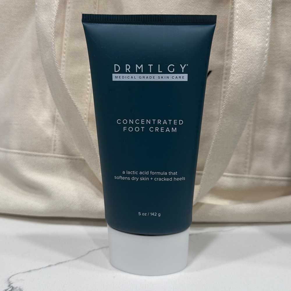 DRMTLGY Teal Box Accessories Gift Set Mug Water Bottle Foot Cream Tote Hair Clip - Picture 4 of 7